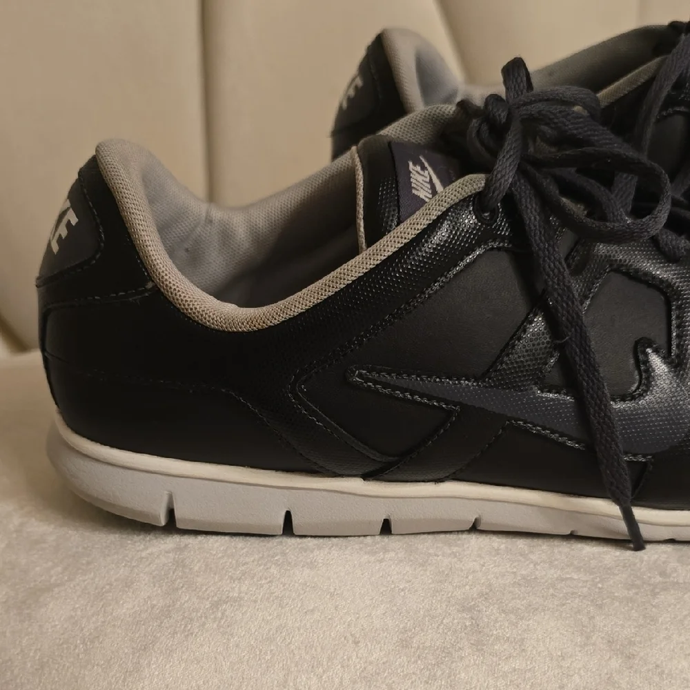 Nike Black and White Classic Sneakers Men Size 10